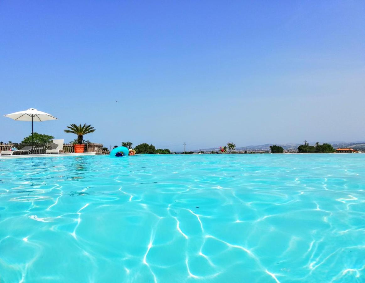 Monte San Vito Agriturismo Rosa Antica מראה חיצוני תמונה